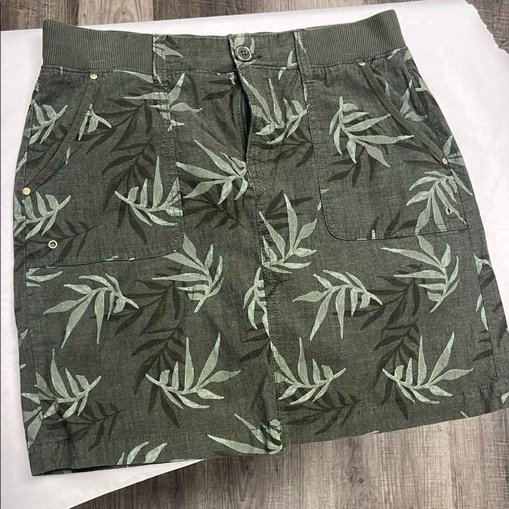 Green Leaf Print Skirt